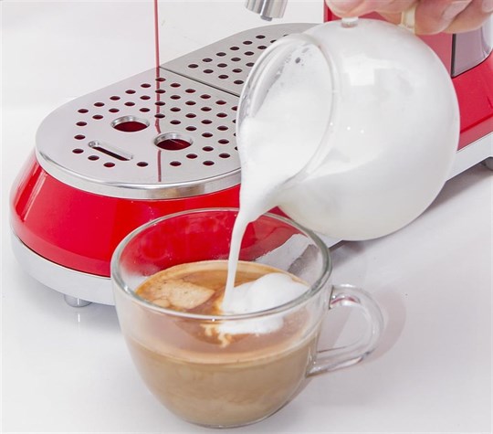 SMEG Kırmızı Espresso Kahve Makinesi ECF01RDEU
