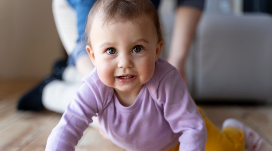 5 Aylık Bebek Gelişimi: Destekli Oturma ve Dünyayı Merakla İzleme Dönemi
