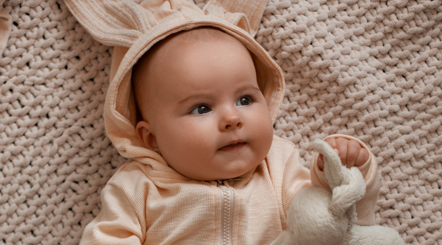 1 Aylık Bebek Gelişimi: İlk Ayın Sonunda Miniklerinizin Yeni Becerileri