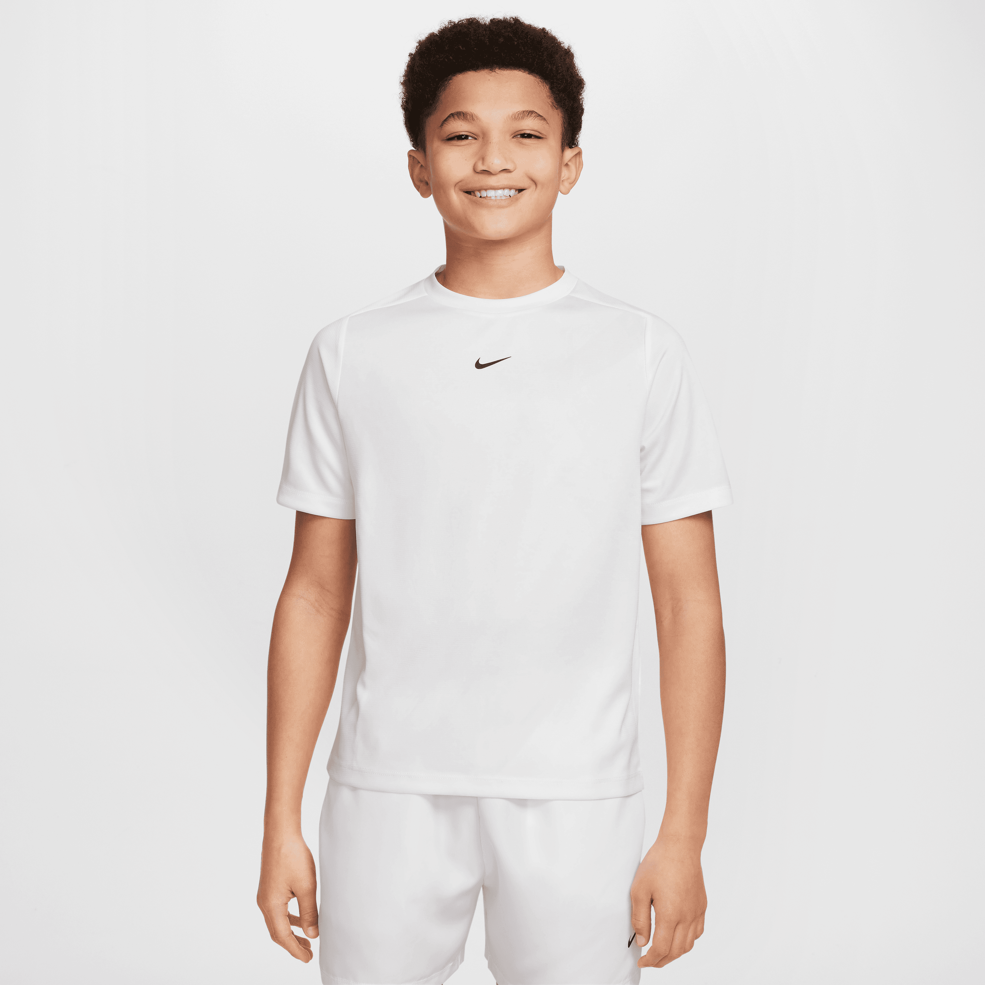 Nike Multi Dri-FIT Kısa Kollu Genç Erkek Çocuk Üstü