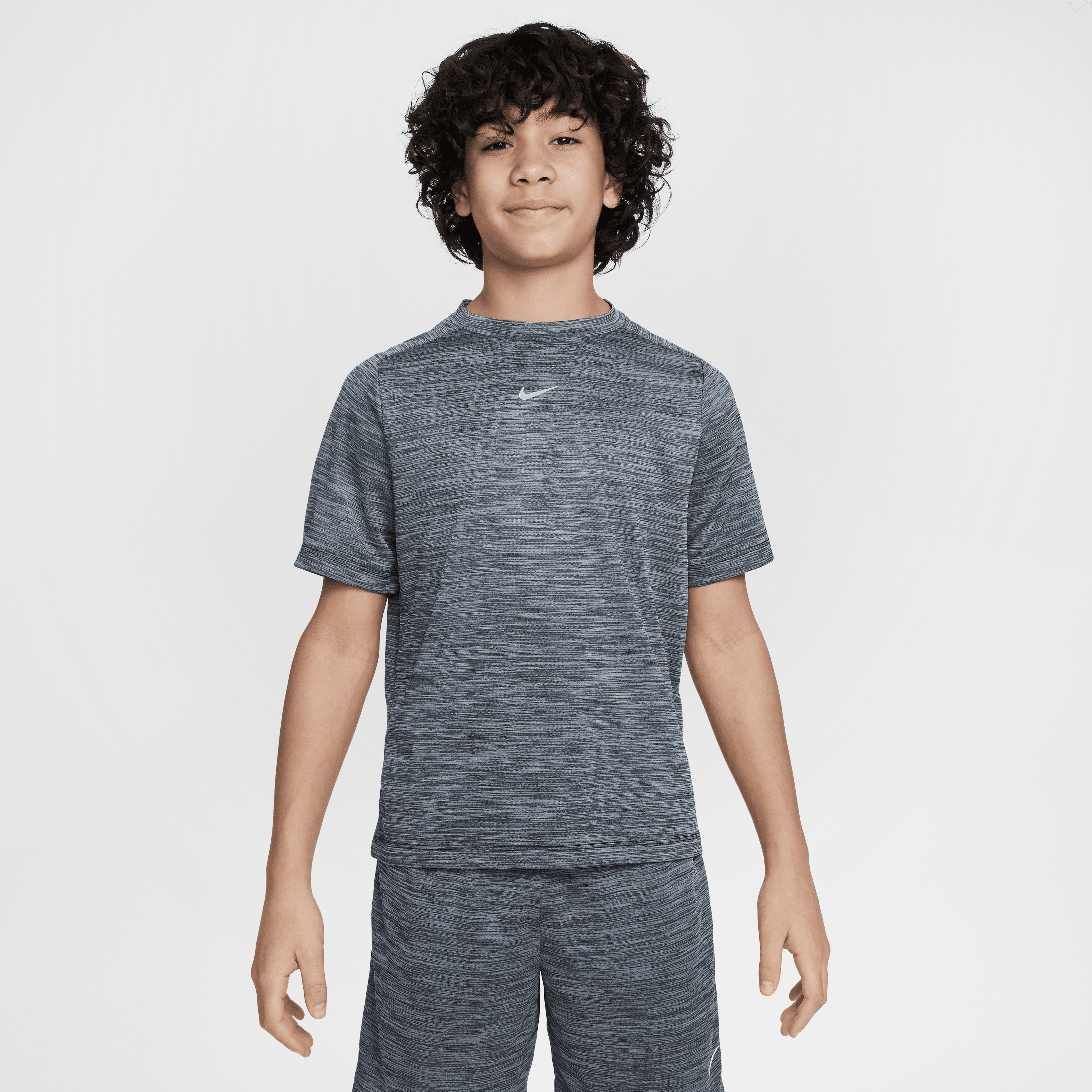 Nike Multi Dri-FIT Kısa Kollu Genç Erkek Çocuk Üstü