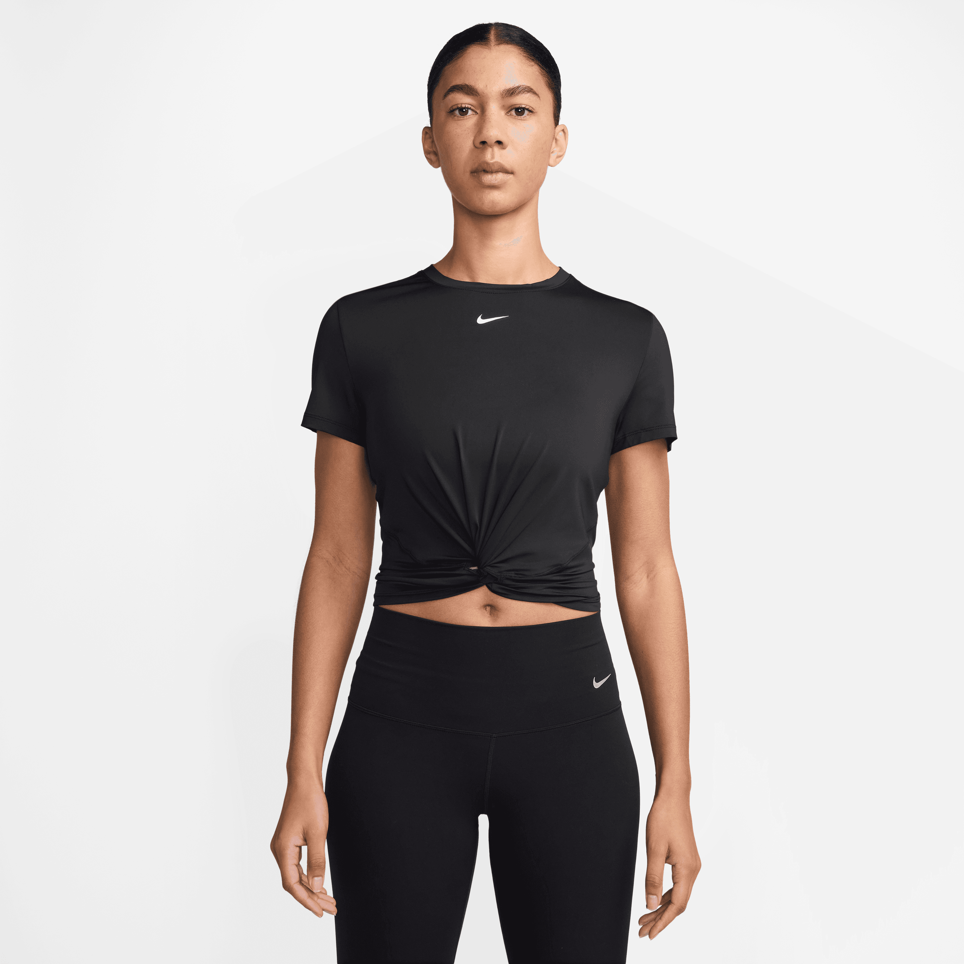 Nike One Classic Dri-FIT Bükümlü Kısa Kollu Kadın Üstü