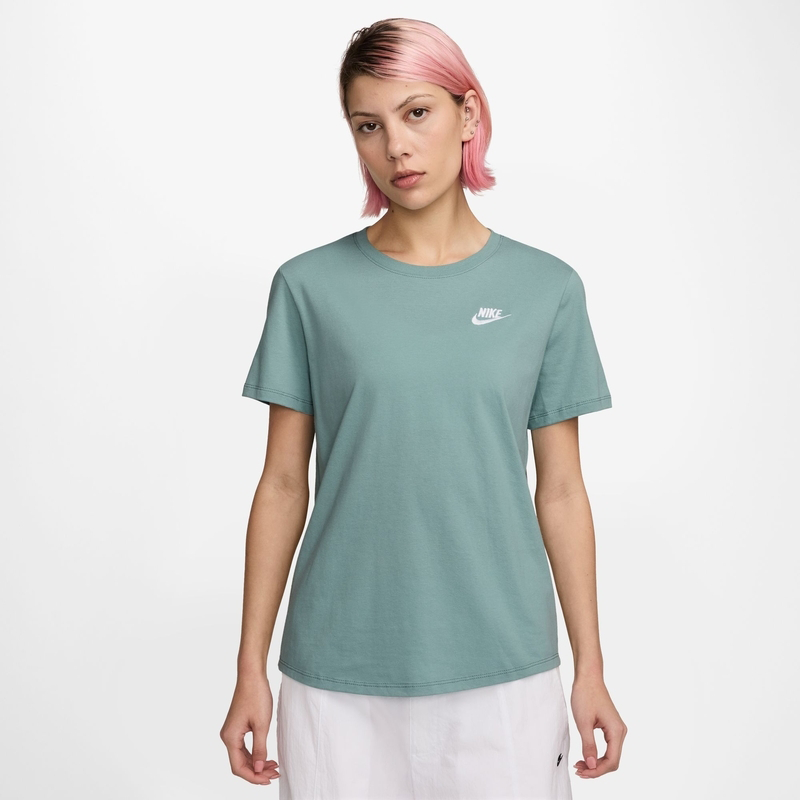Nike Sportswear Club Essentials  Kadın Tişörtü