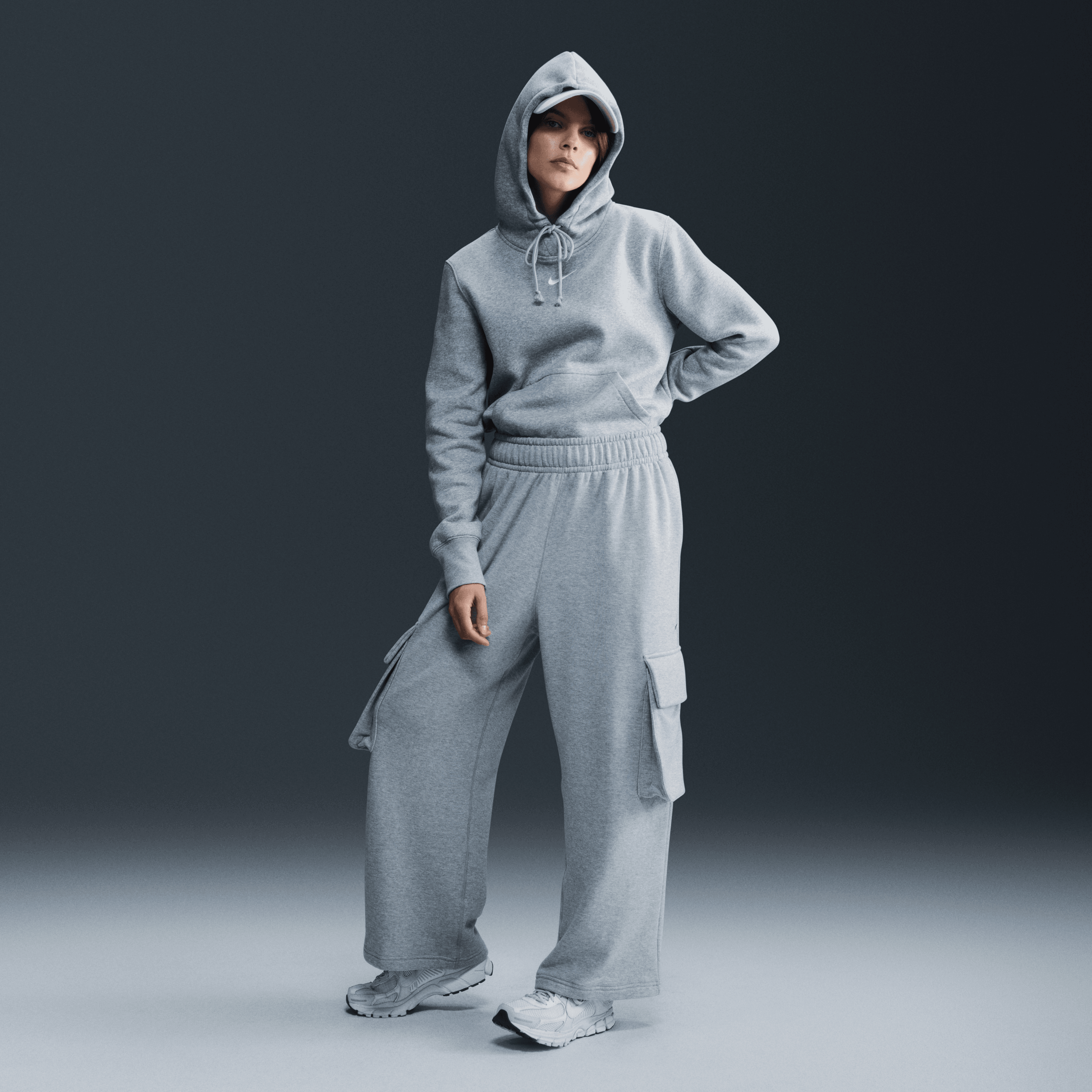 Nike Sportswear Phoenix Fleece Bol Kesimli Kadın Kapüşonlu Sweatshirt'ü