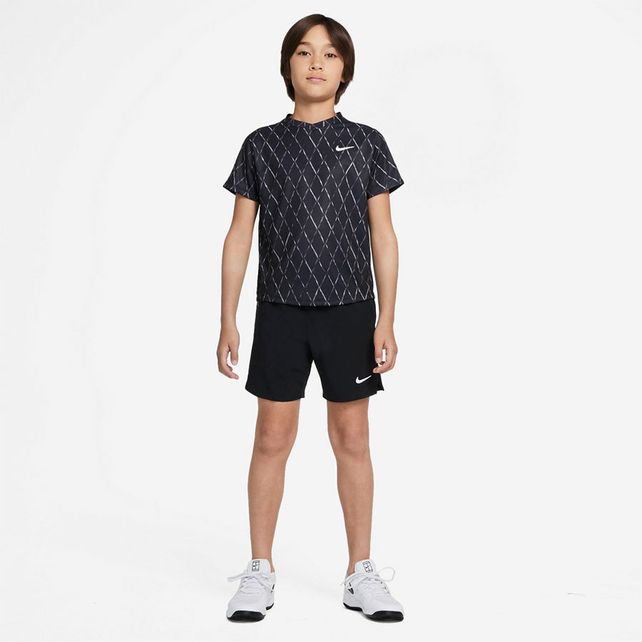 NikeCourt Dri-FIT Victory Genç Erkek Çocuk Baskılı Tenis Üstü