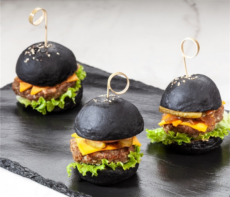 Siyah Ekmeklerde Mini Cheeseburger -10 Ad