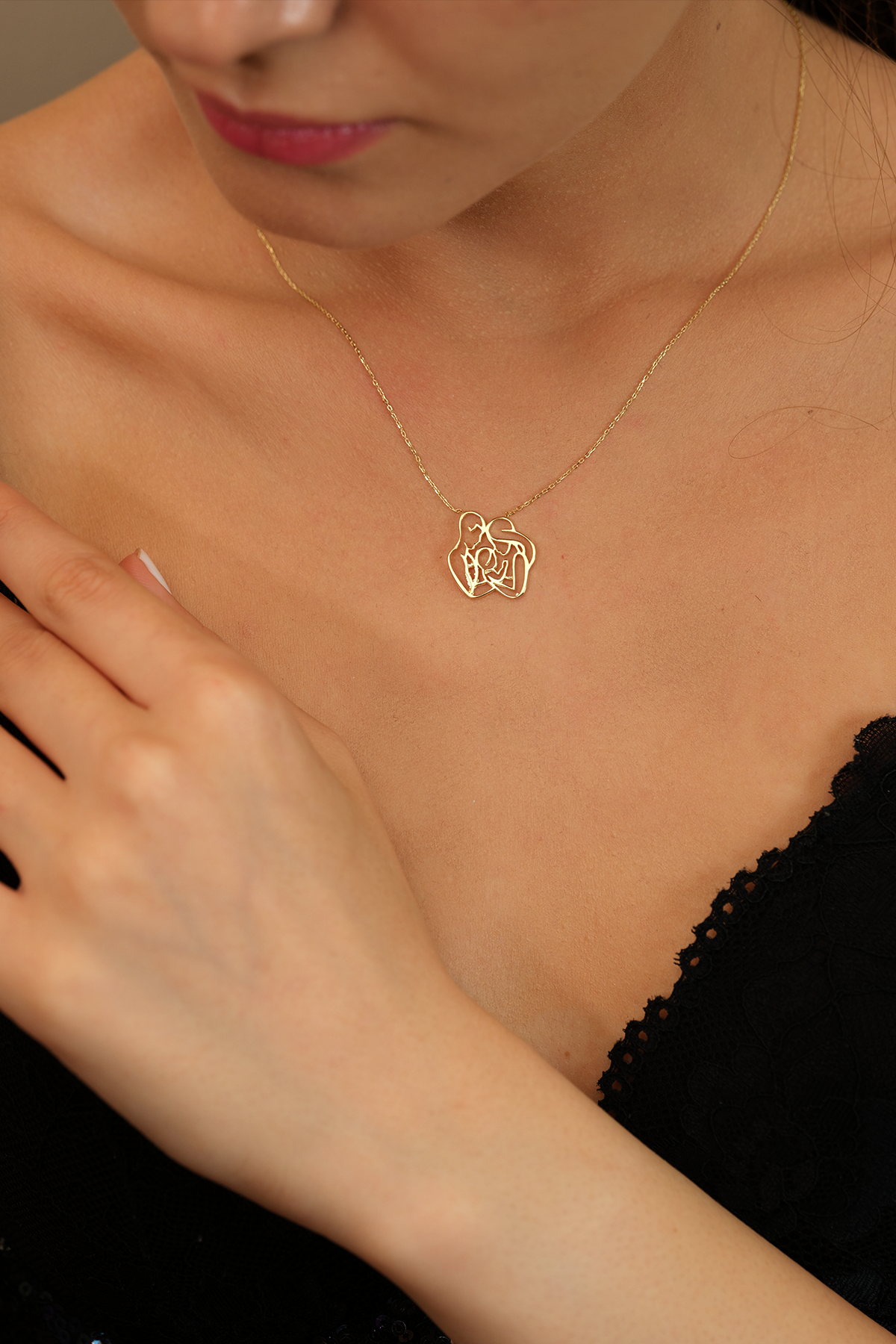 14 Ayar Altın Aile Figürlü Kolye