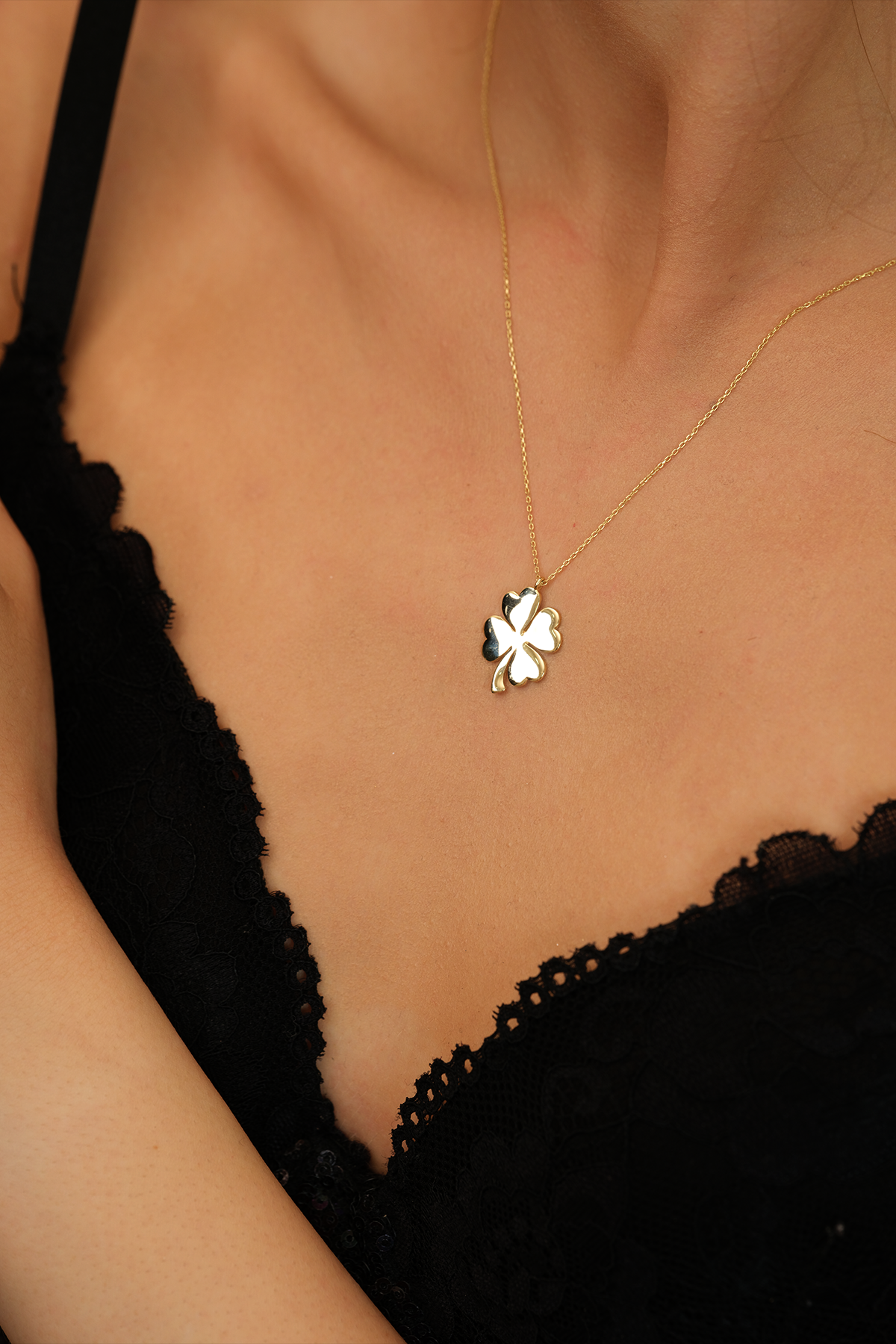 14 Ayar Altın Büyük Yonca Kolye