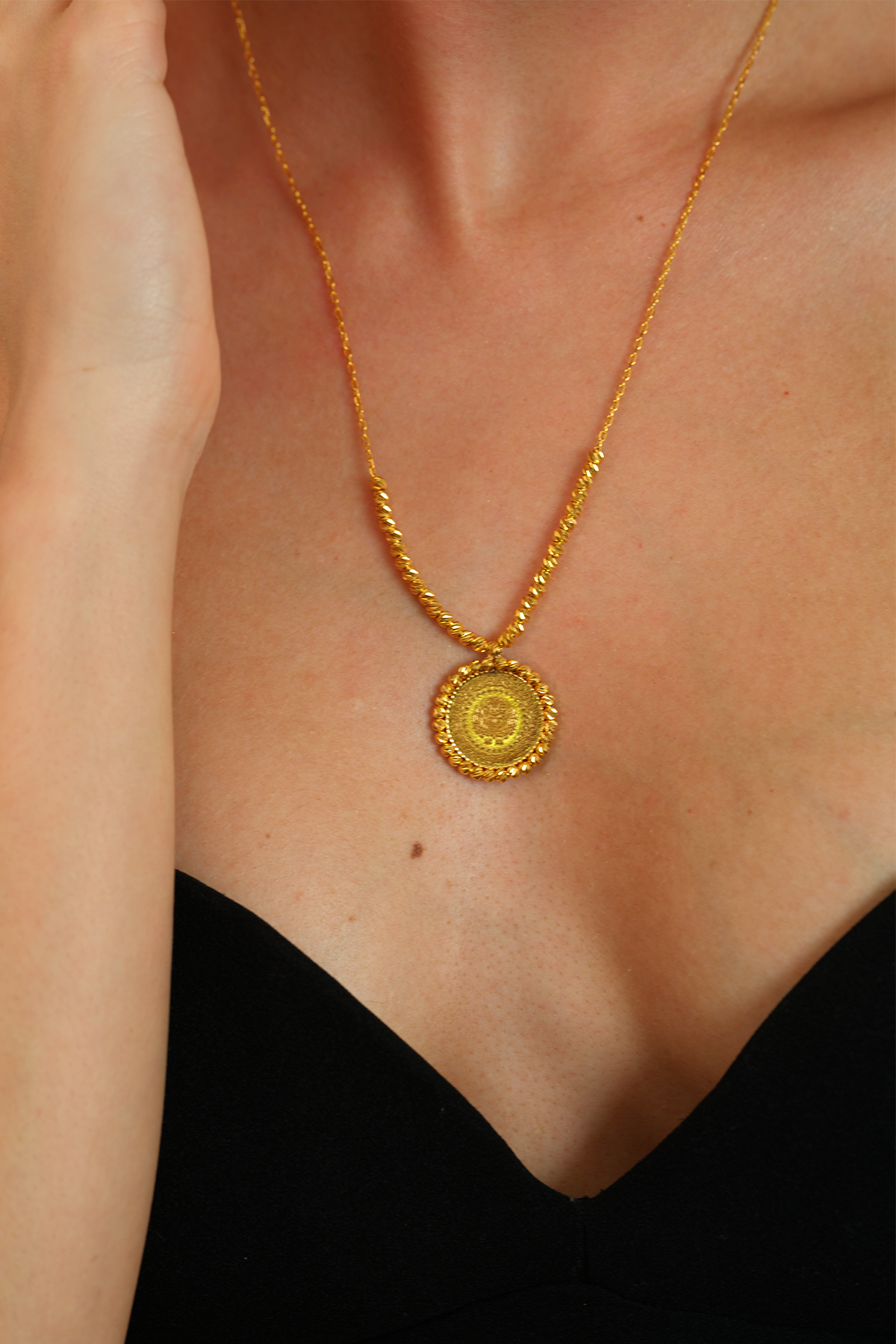 14 Ayar Altın Dorika Çerçeveli Çeyrekli Kolye