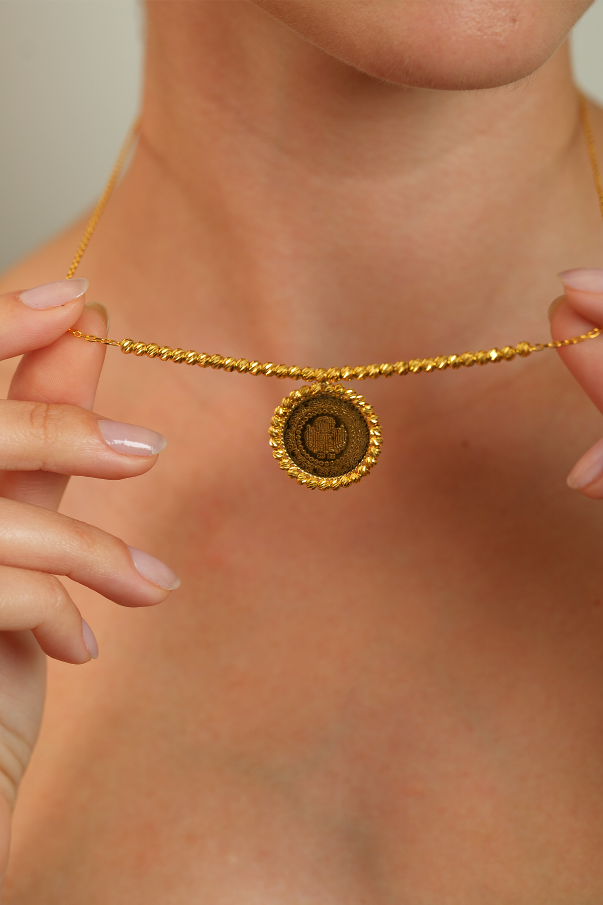 14 Ayar Altın Dorika Çerçeveli Çeyrekli Kolye