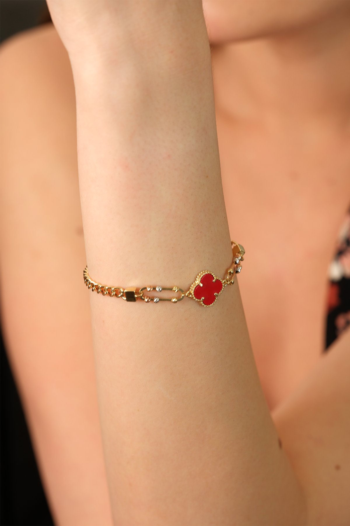 14 Ayar Altın Kırmızı Yonca Dorikalı Gurmet Bileklik