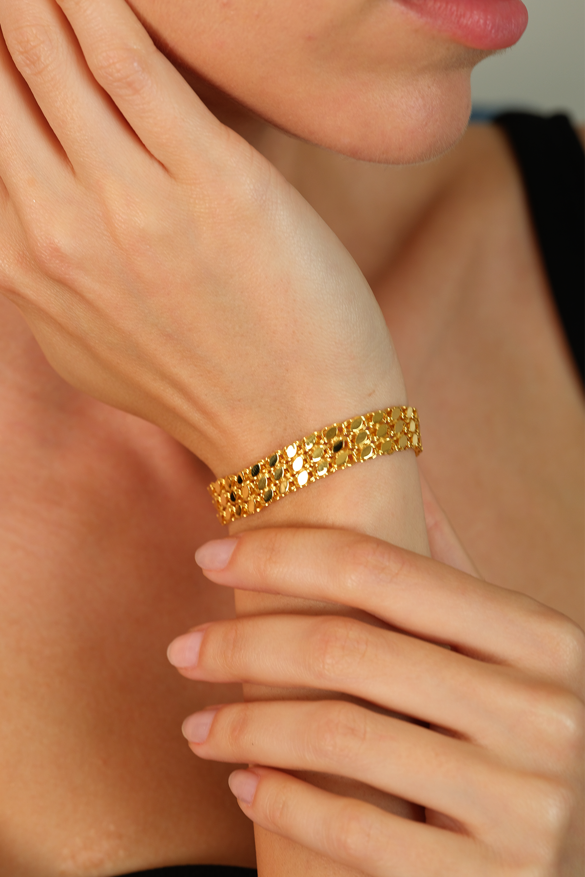 14 Ayar Altın Koyu Renk Üçlü Pullu Bileklik