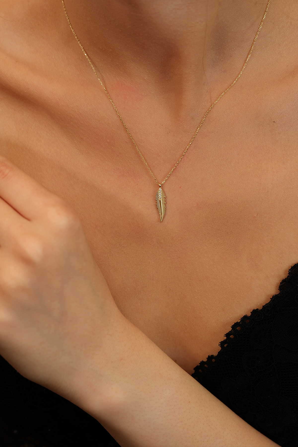 14 Ayar Altın Kuş Tüyü Kolye