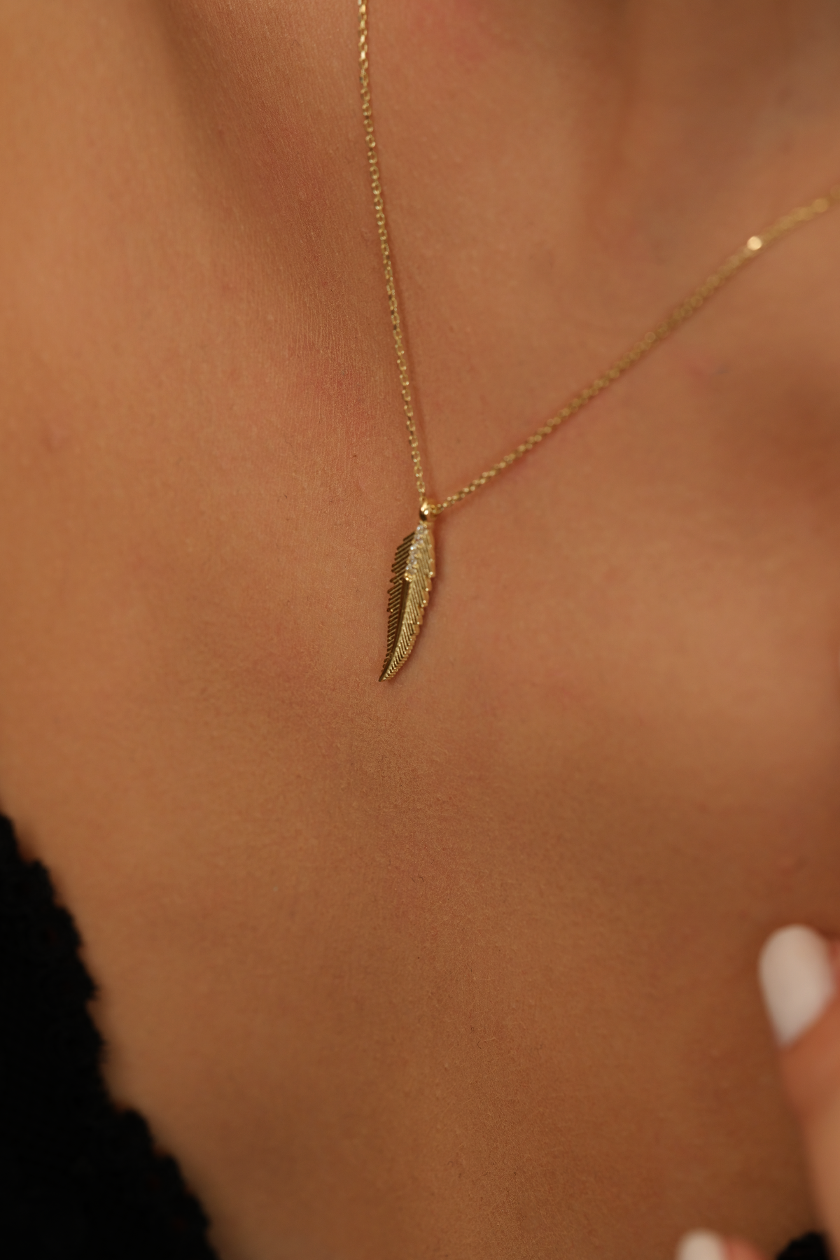 14 Ayar Altın Kuş Tüyü Kolye