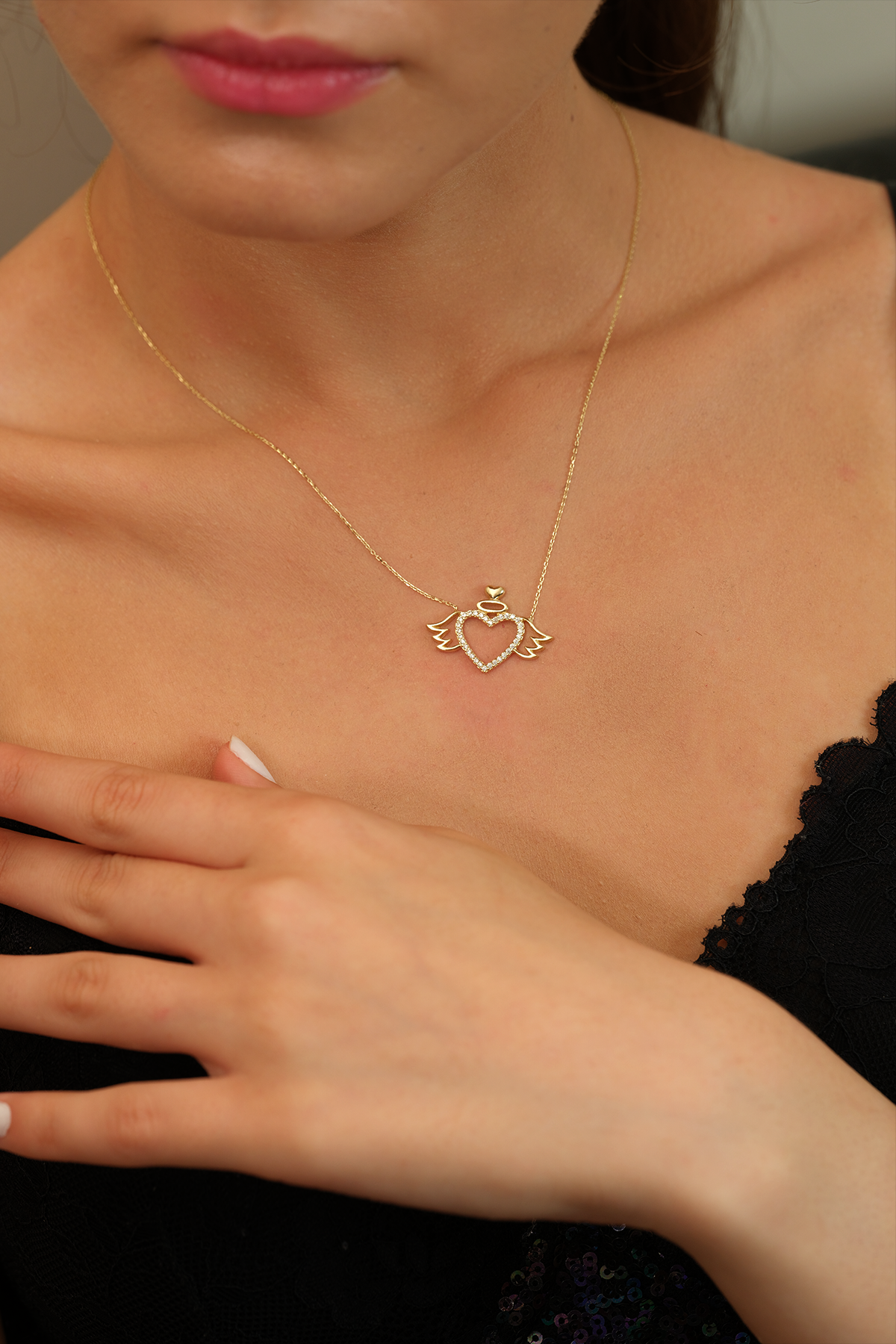 14 Ayar Altın Melekli Kalp Kolye