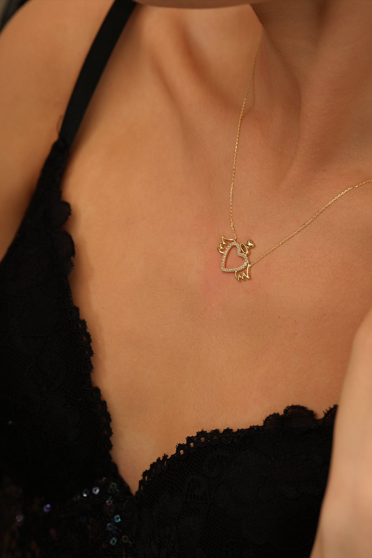 14 Ayar Altın Melekli Kalp Kolye