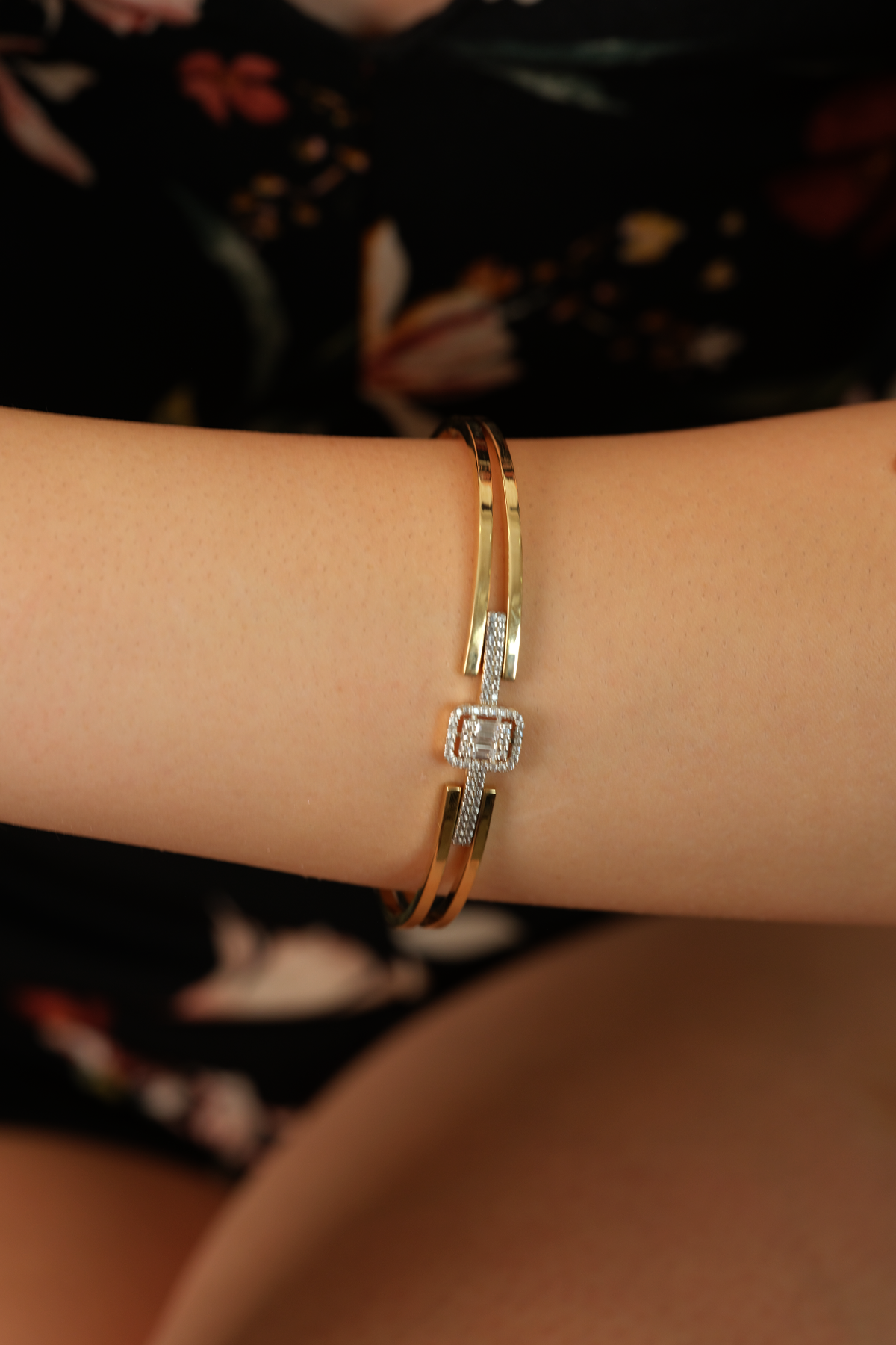 14 Ayar Altın Mini Bagetli Kaburga Kelepçe