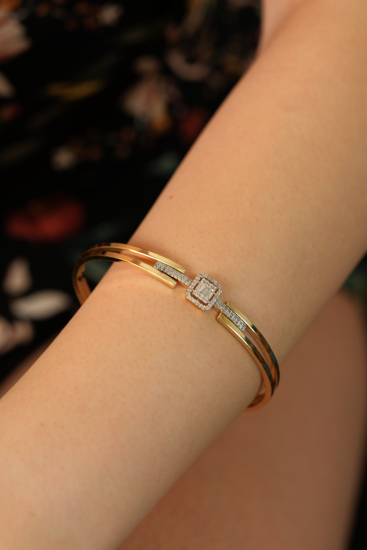 14 Ayar Altın Mini Bagetli Kaburga Kelepçe