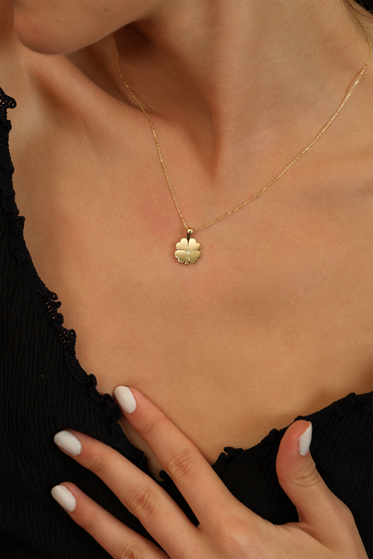 14 Ayar Altın Mini Taşlı Yonca Kolye