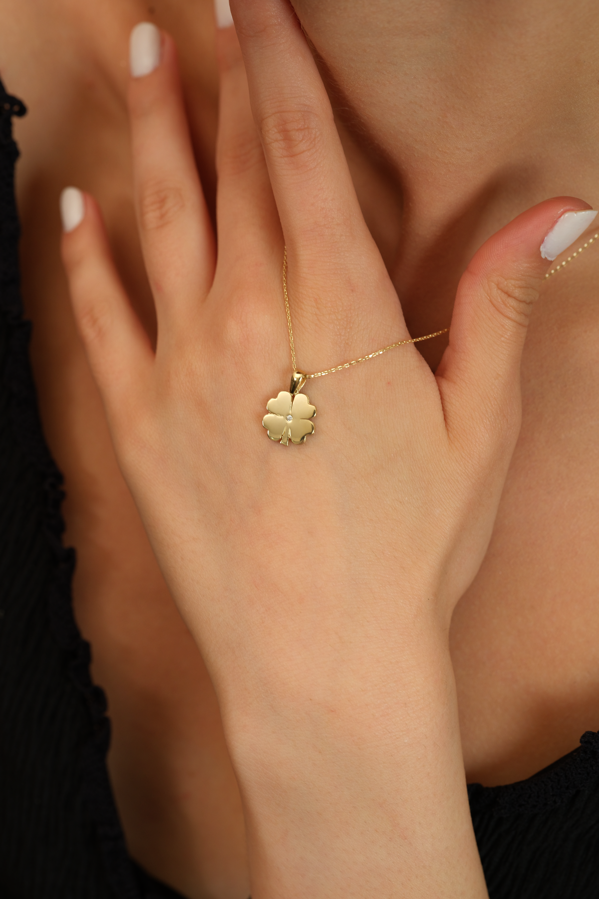 14 Ayar Altın Mini Taşlı Yonca Kolye