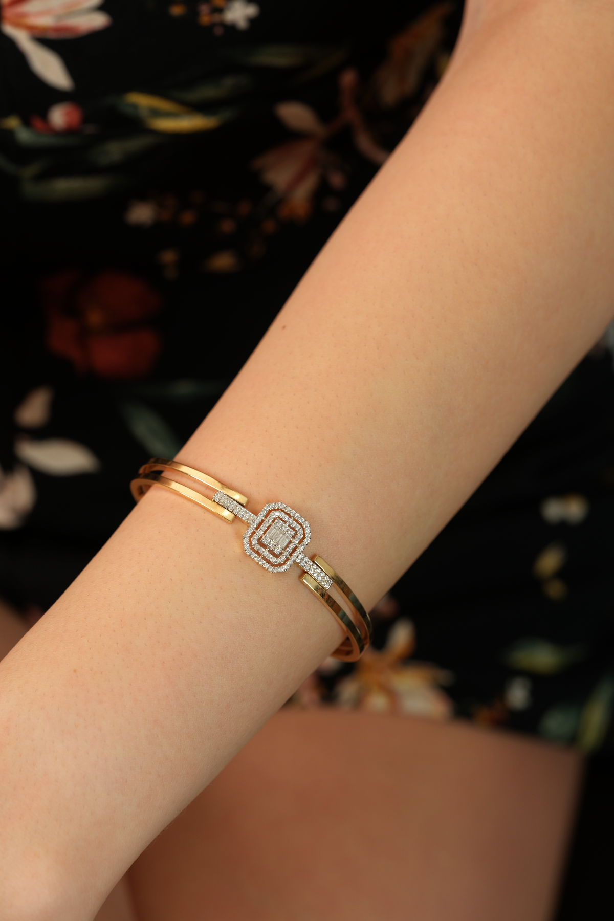 14 Ayar Altın Orta Boy Bagetli Kaburga Kelepçe