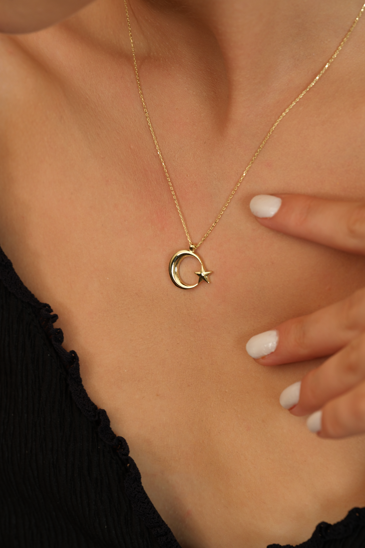 14 Ayar Altın Oval Ay Yıldız Kolye