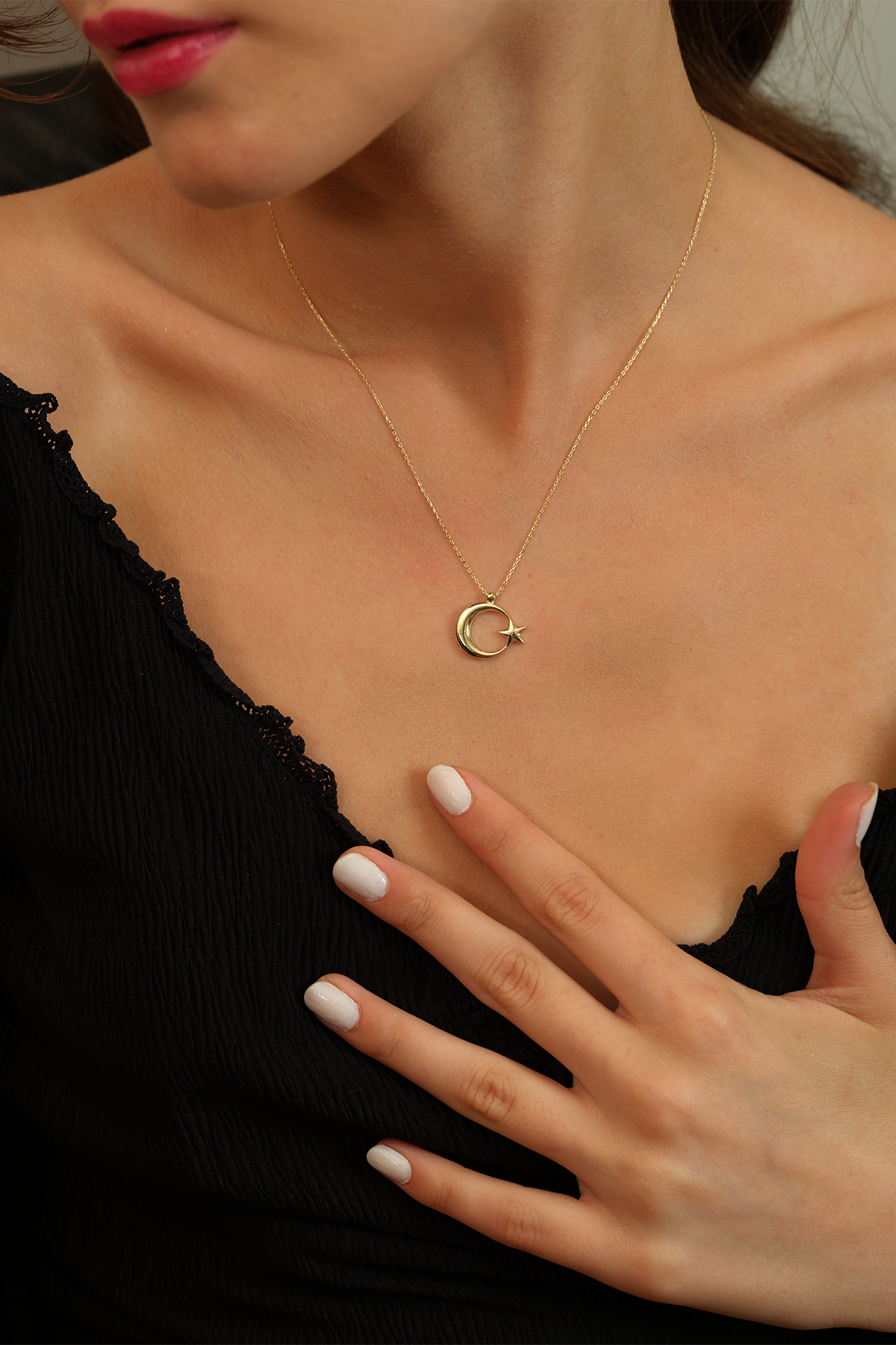 14 Ayar Altın Oval Ay Yıldız Kolye