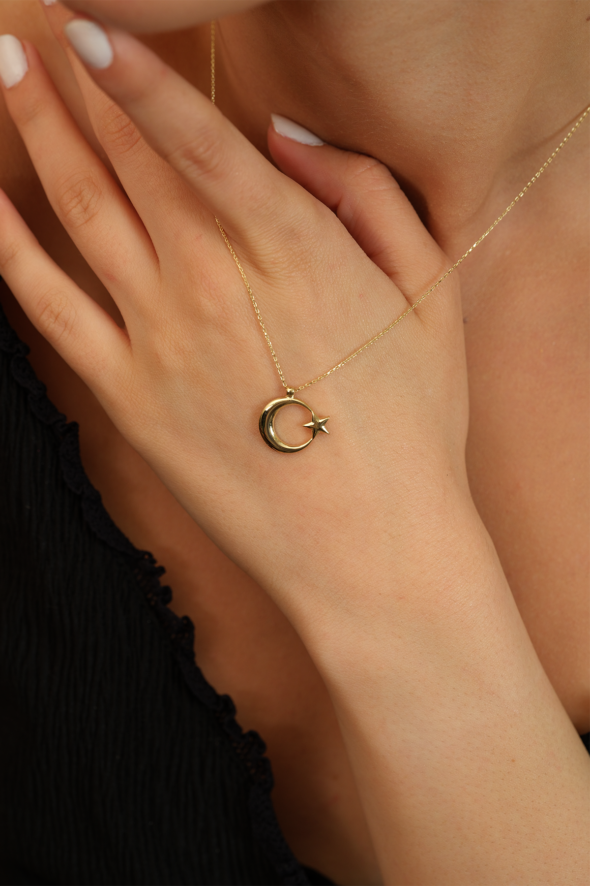 14 Ayar Altın Oval Ay Yıldız Kolye