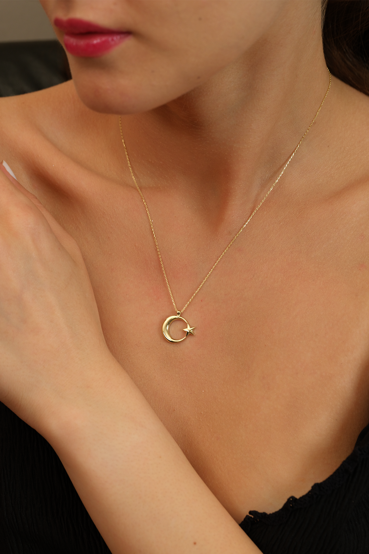 14 Ayar Altın Oval Ay Yıldız Kolye