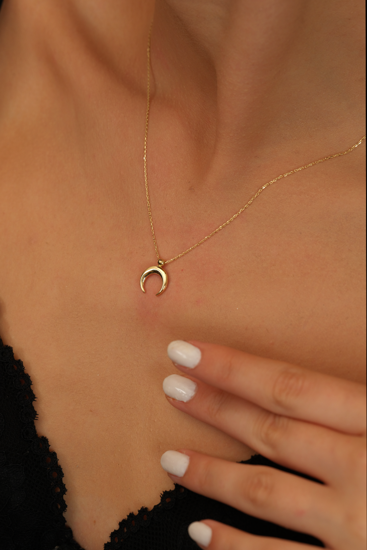 14 Ayar Altın Özel Hilal Kolye