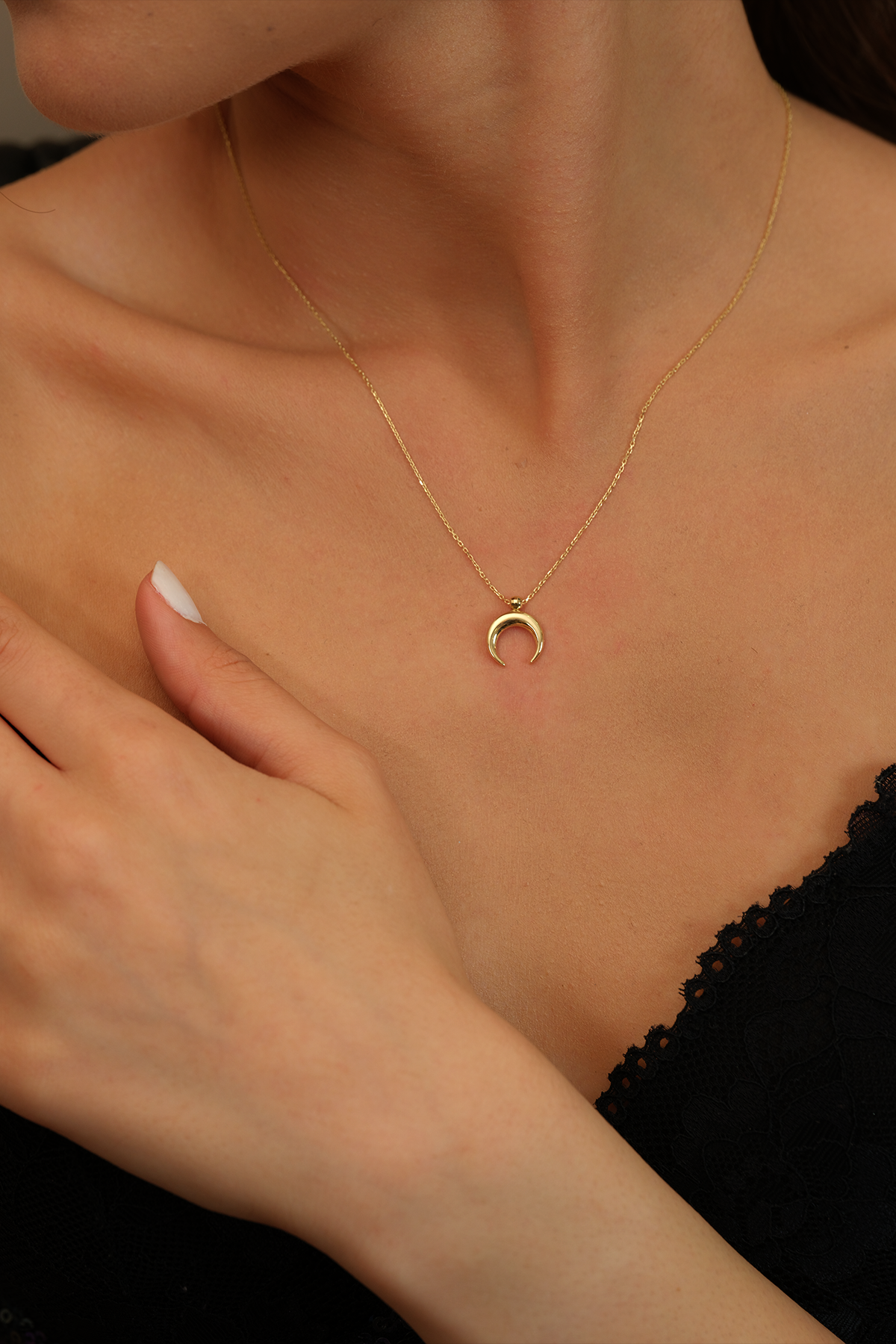 14 Ayar Altın Özel Hilal Kolye