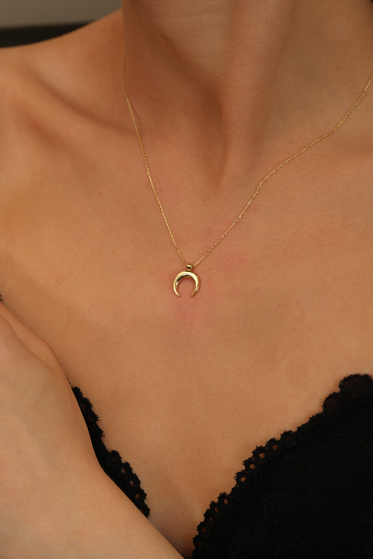 14 Ayar Altın Özel Hilal Kolye