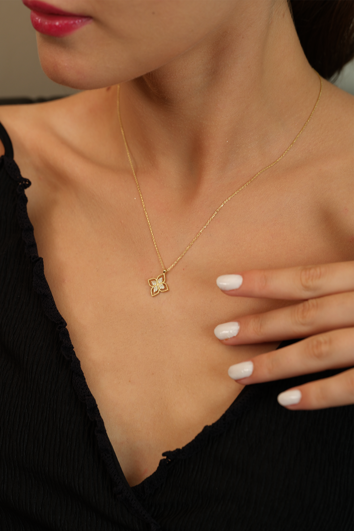 14 Ayar Altın Özel Taşlı Yonca Kolye