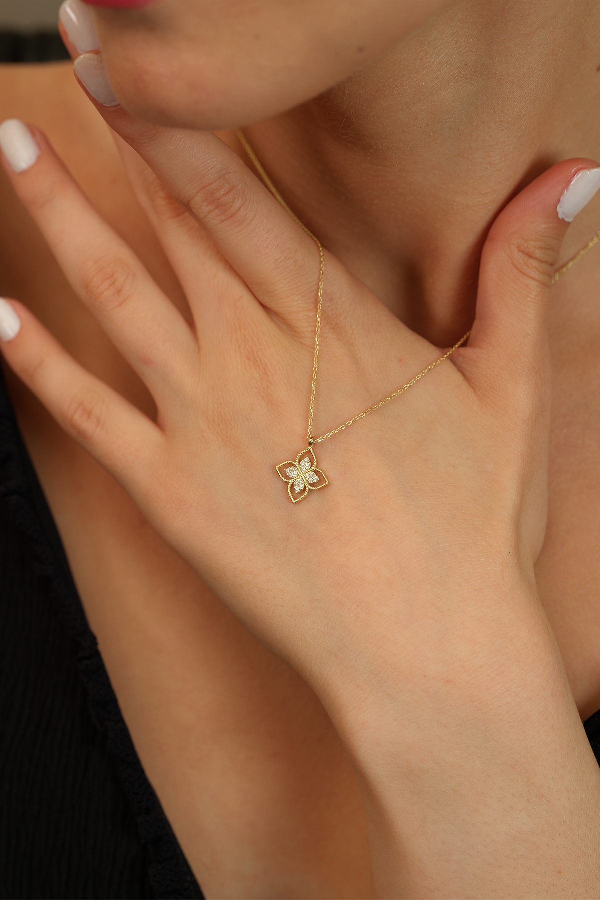 14 Ayar Altın Özel Taşlı Yonca Kolye