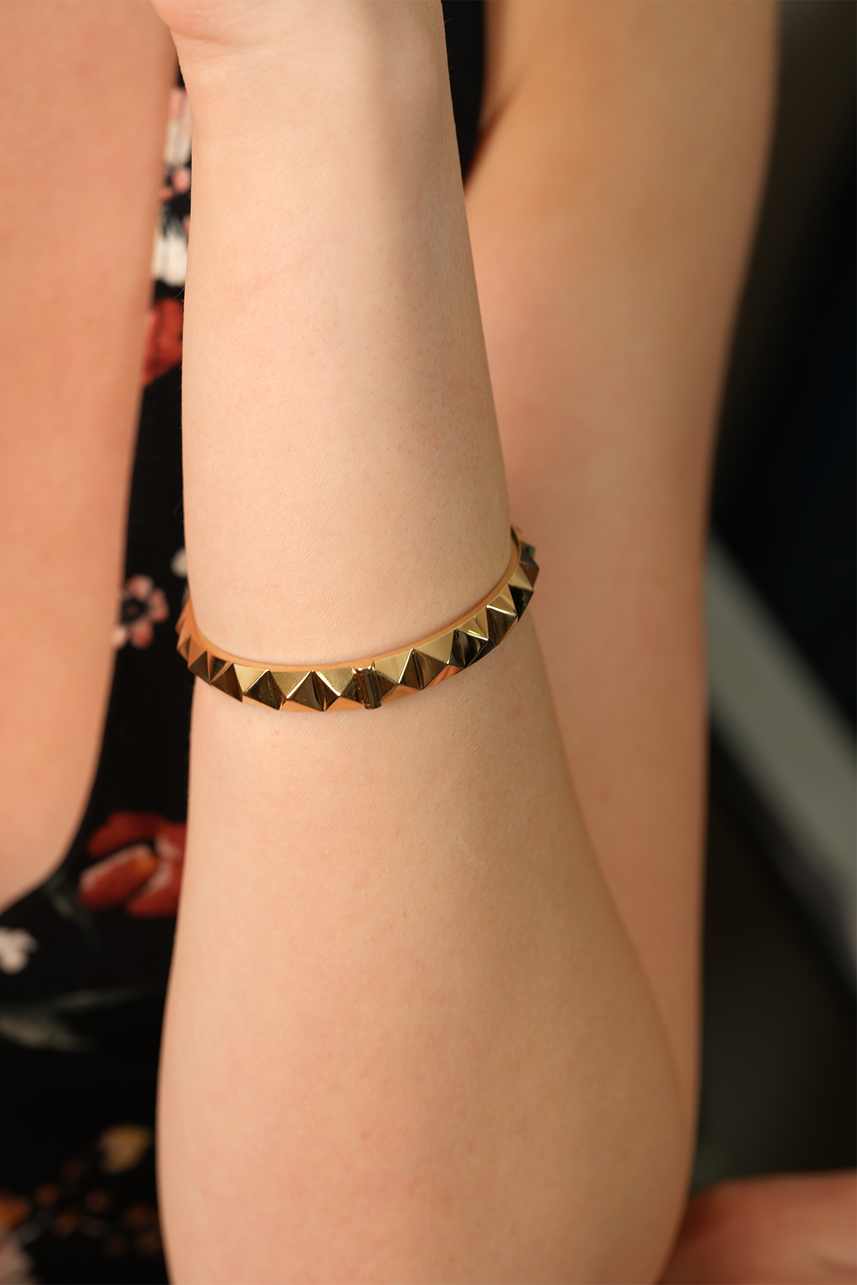 14 Ayar Altın Piramit Kelepçe