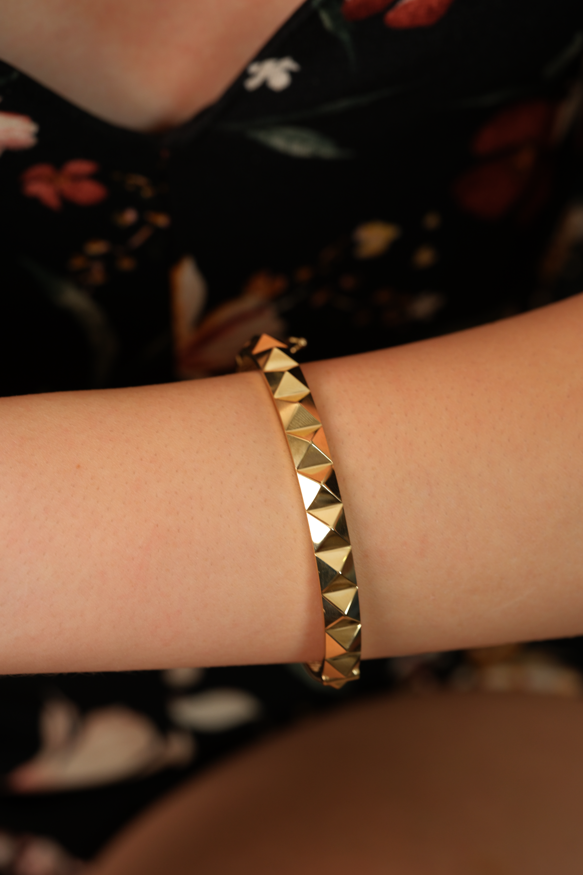 14 Ayar Altın Piramit Kelepçe