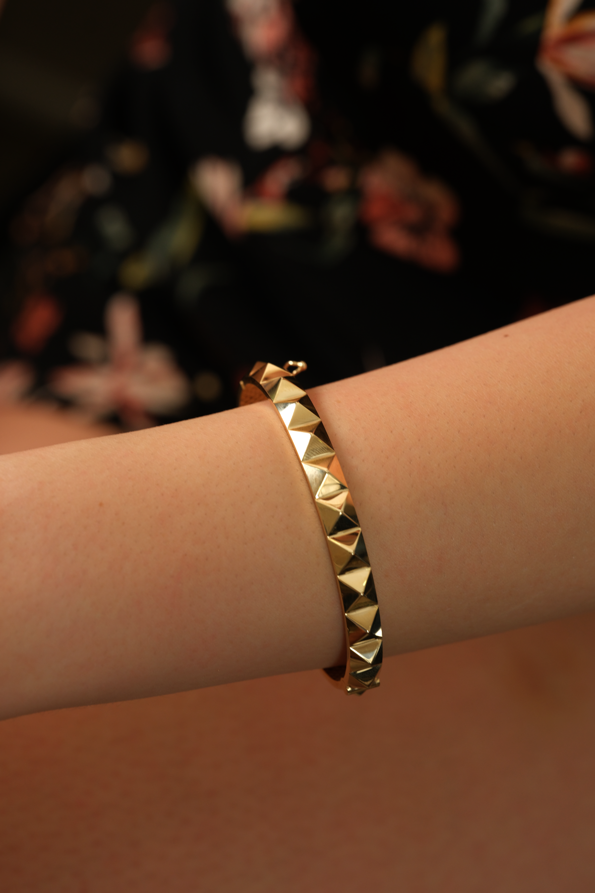 14 Ayar Altın Piramit Kelepçe