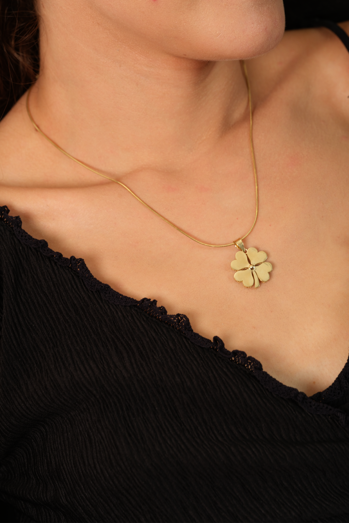 14 Ayar Altın Sade Yonca Kolye