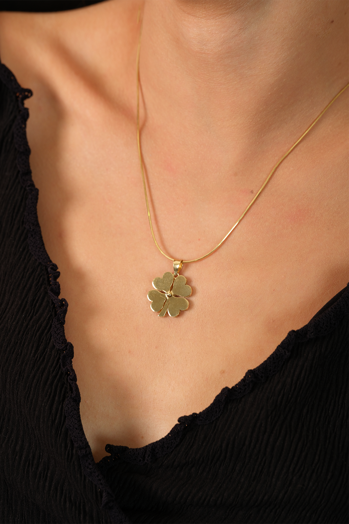 14 Ayar Altın Sade Yonca Kolye