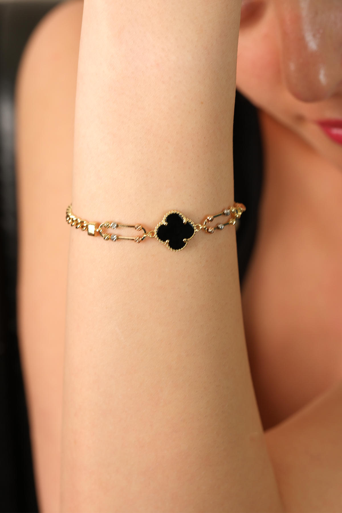 14 Ayar Altın Siyah Yonca Dorikalı Gurmet Bileklik