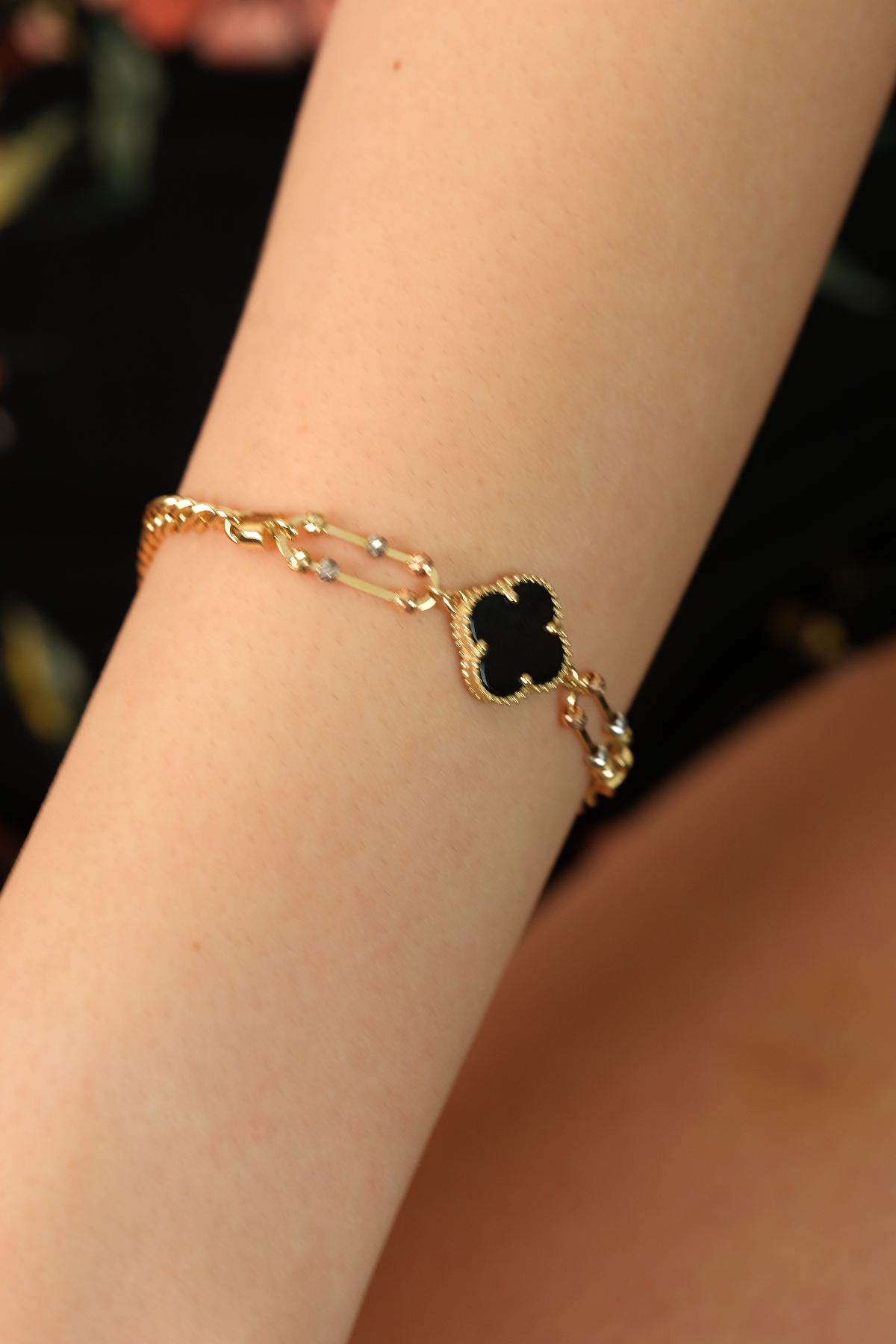 14 Ayar Altın Siyah Yonca Dorikalı Gurmet Bileklik