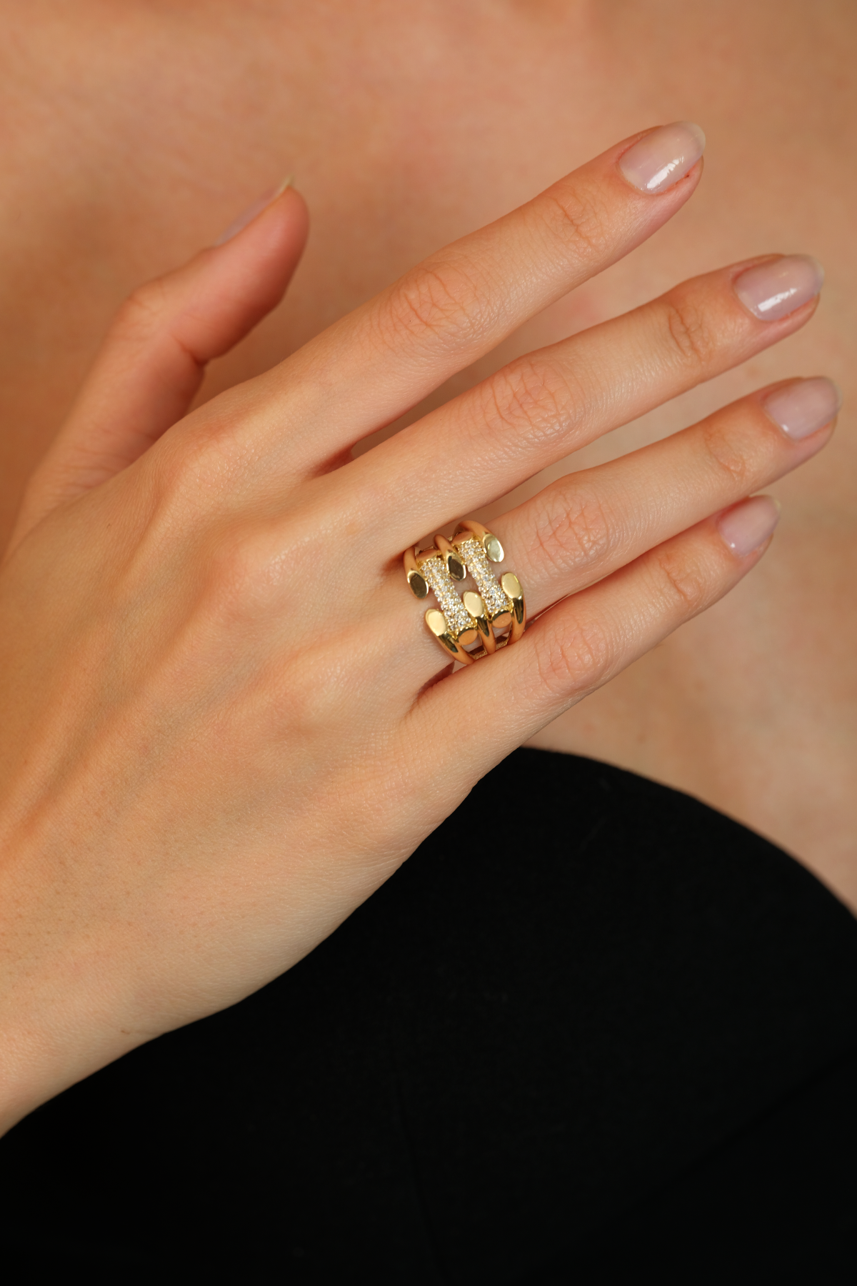 14 Ayar Altın Taşlı Kaburga Yüzük