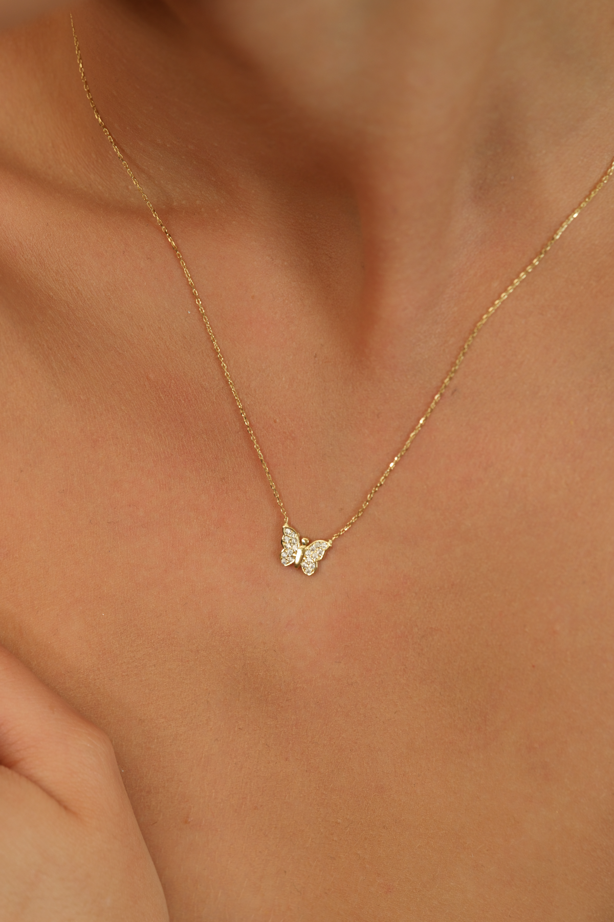 14 Ayar Altın Taşlı Kelebek Kolye