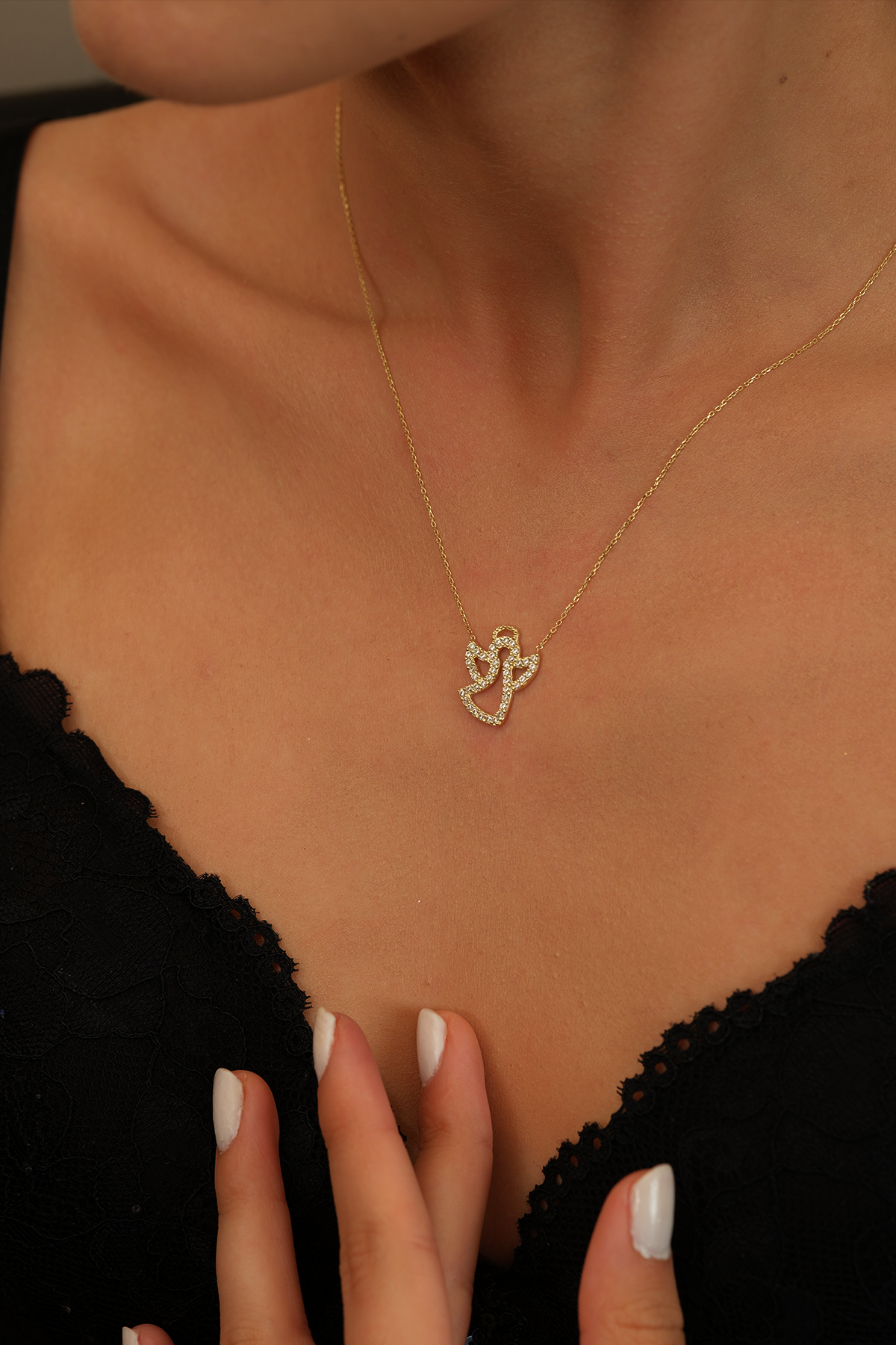 14 Ayar Altın Taşlı Melek Figürlü Kolye