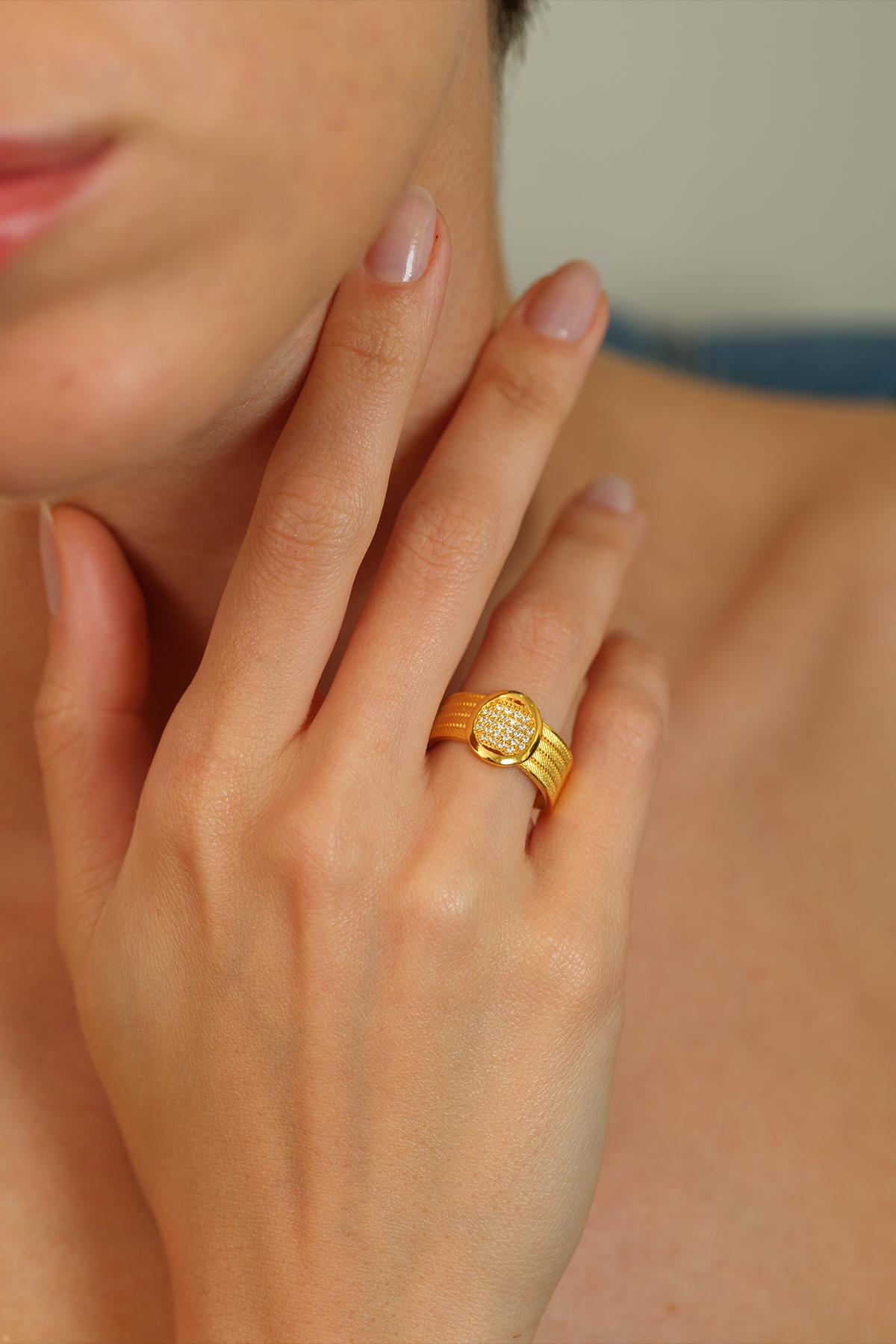 14 Ayar Altın Taşlı Oval Hasır Yüzük