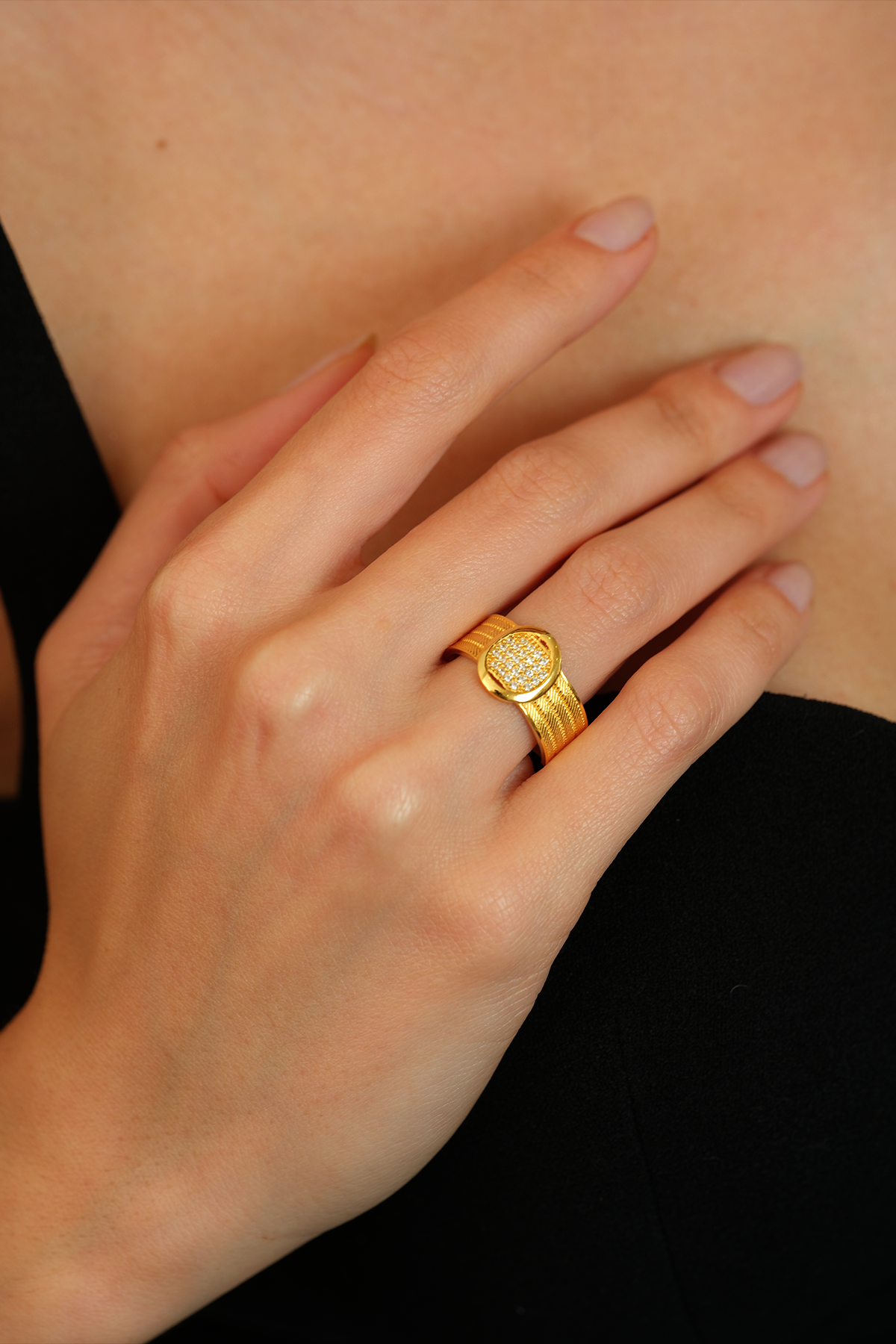 14 Ayar Altın Taşlı Oval Hasır Yüzük