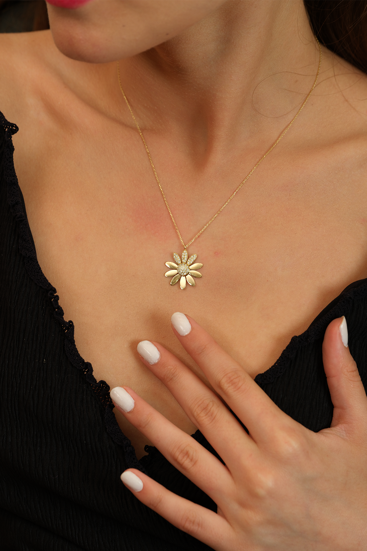 14 Ayar Altın Taşlı Papatya Kolye