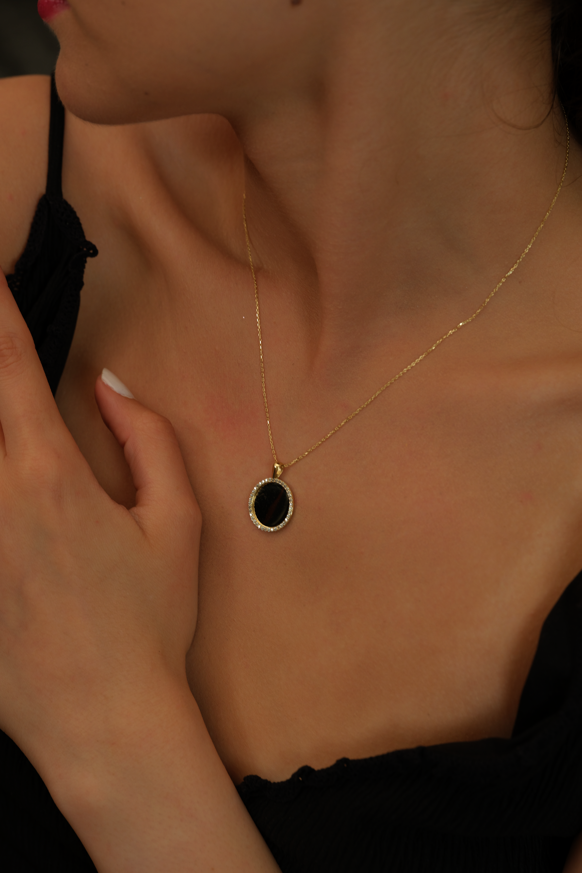 14 Ayar Altın Taşlı Plaka Kolye