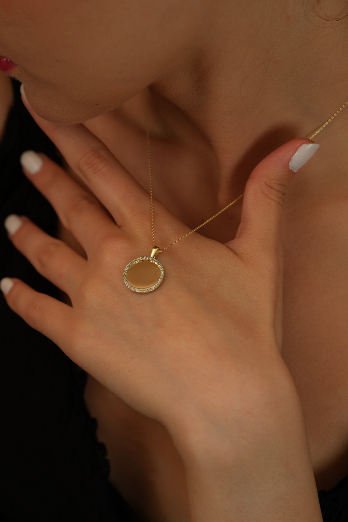 14 Ayar Altın Taşlı Plaka Kolye