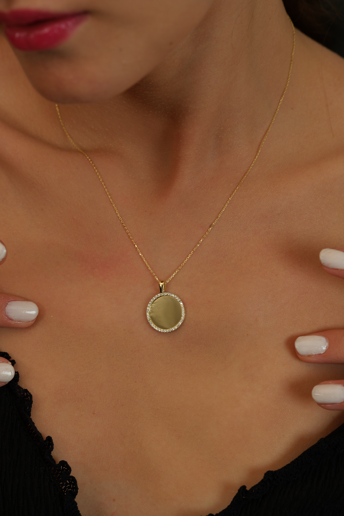 14 Ayar Altın Taşlı Plaka Kolye